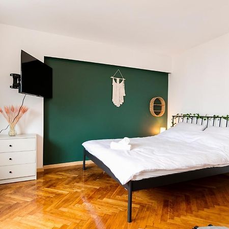 Chmielna - 250M Od Zlotych Tarasow, 350M Od Dworca Centralnego - Wifi - Smart Tv 55 Cali - Better Rental Варшава Екстер'єр фото
