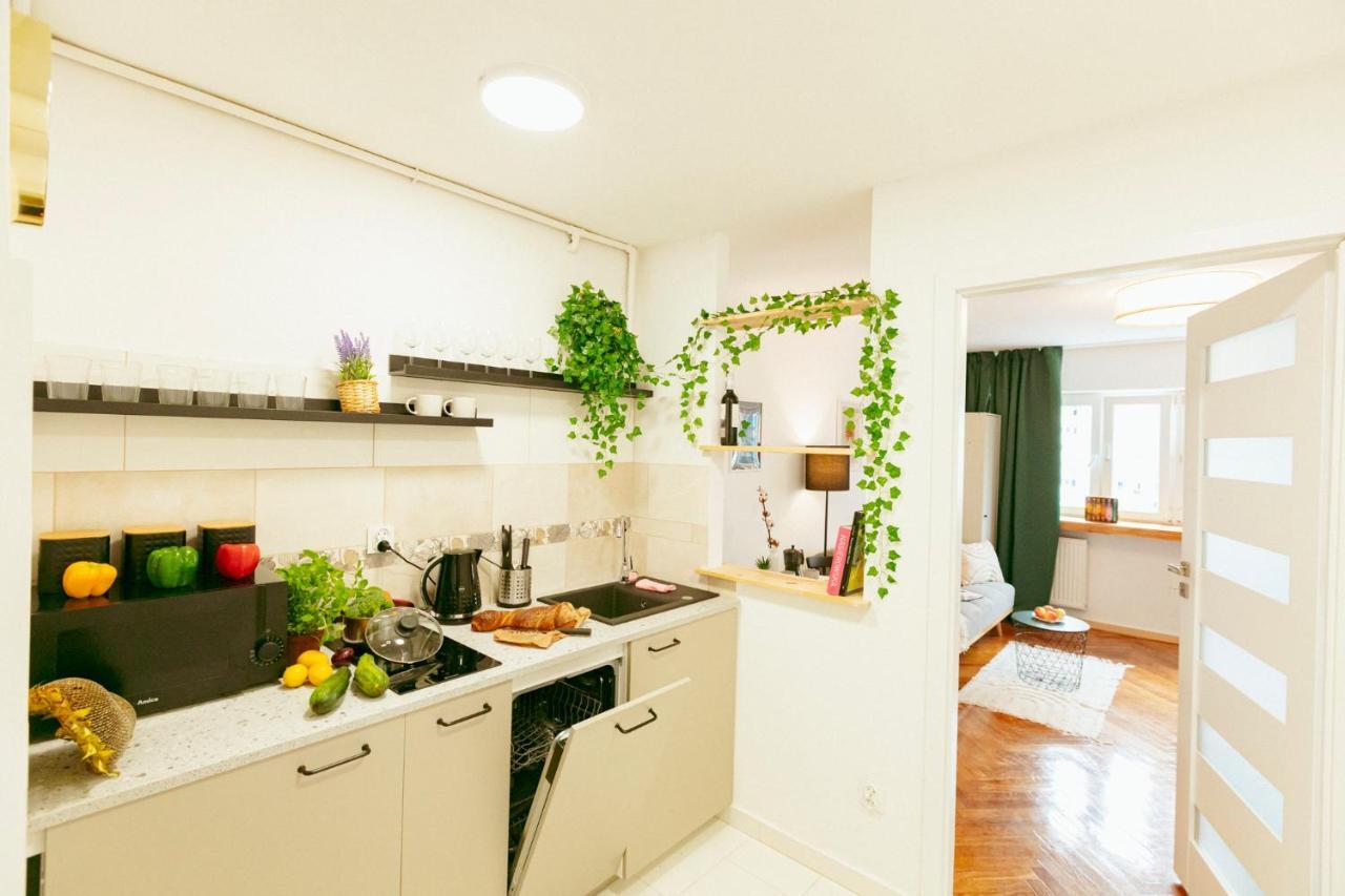 Chmielna - 250M Od Zlotych Tarasow, 350M Od Dworca Centralnego - Wifi - Smart Tv 55 Cali - Better Rental Варшава Екстер'єр фото